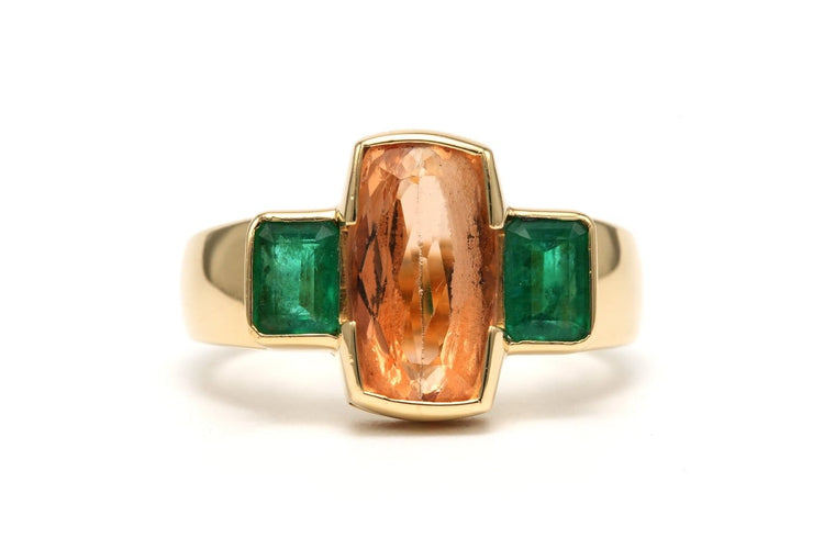 Bague 57 Bague contemporaine en or jaune 18 carats, topaze et émeraudes 58 Facettes 23581