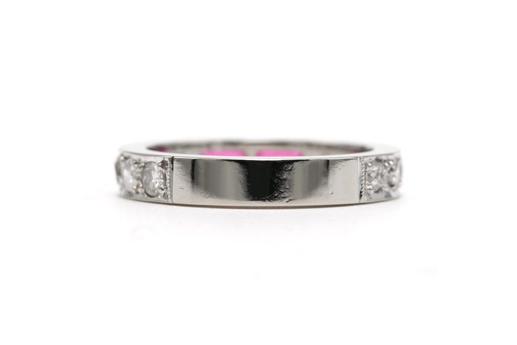 Bague 52 Alliance américaine des années 70 en or blanc 18 carats, rubis et diamants taille brillant 58 Facettes 23716