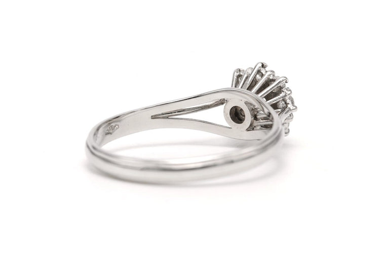 Bague 58 Bague contemporaine en or blanc 18 carats et diamants 58 Facettes 26042401-03
