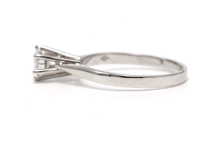 Bague 52 Bague contemporaine en or blanc et diamant 58 Facettes 23721