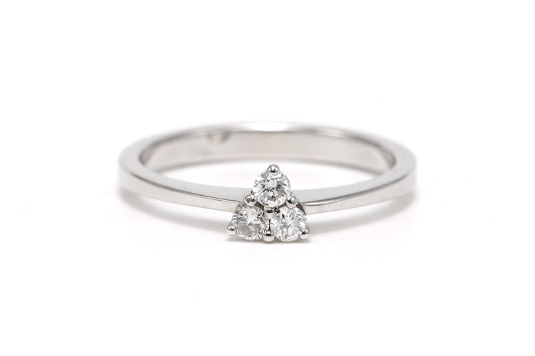Bague 53 Bague contemporaine en or blanc 18 carats et diamants 58 Facettes DEP-SAD1