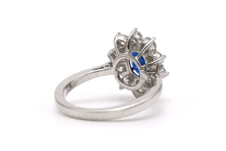 55 Bague contemporaine en or blanc 18 carats, saphir et diamants 58 Facettes 23713