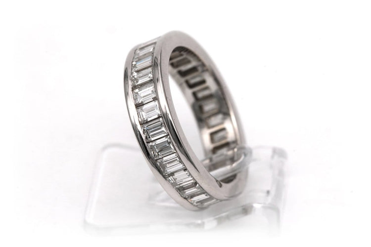 Bague 52 Alliance américaine contemporaine en or blanc et diamants baguette 58 Facettes 23831