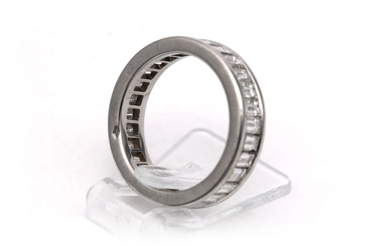 Bague 52 Alliance américaine contemporaine en or blanc et diamants baguette 58 Facettes 23831
