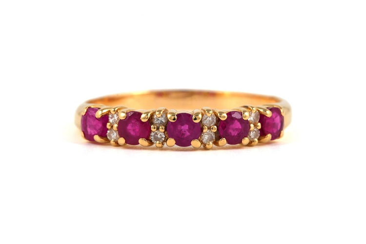 Bague 58 Bague contemporaine en or jaune, rubis et diamants 58 Facettes B885