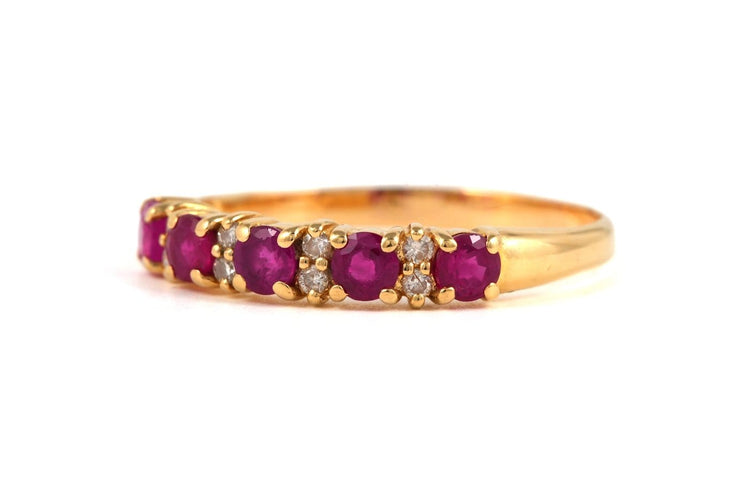 Bague 58 Bague contemporaine en or jaune, rubis et diamants 58 Facettes B885
