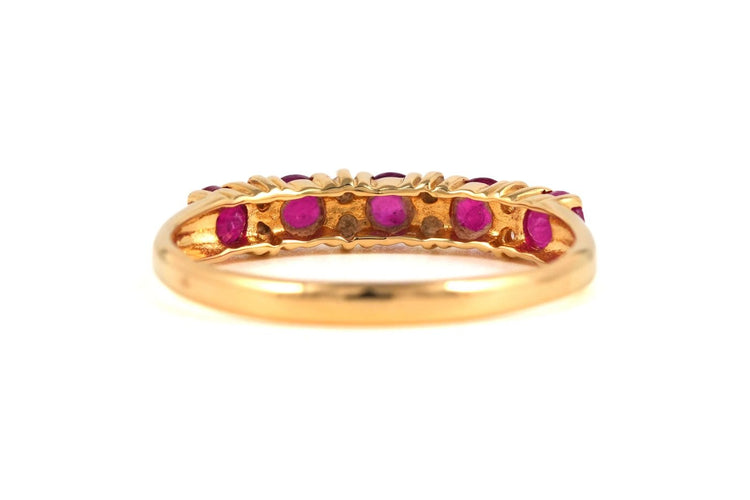 Bague 58 Bague contemporaine en or jaune, rubis et diamants 58 Facettes B885