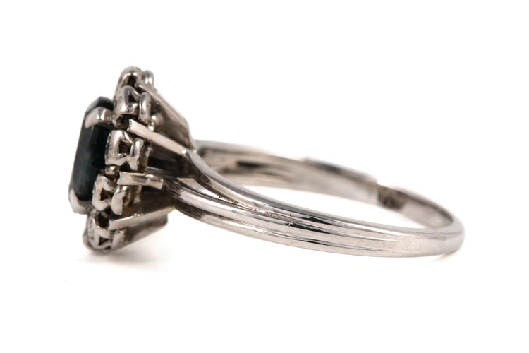 Bague 56 Bague des années 70 en or blanc 18 carats, saphir et diamants taille 8/8 58 Facettes 23844