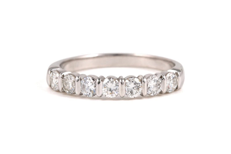 Bague 54 Bague contemporaine en or blanc 18 carats et diamants 0,70 ct 58 Facettes 23903