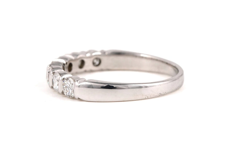 Bague 54 Bague contemporaine en or blanc 18 carats et diamants 0,70 ct 58 Facettes 23903
