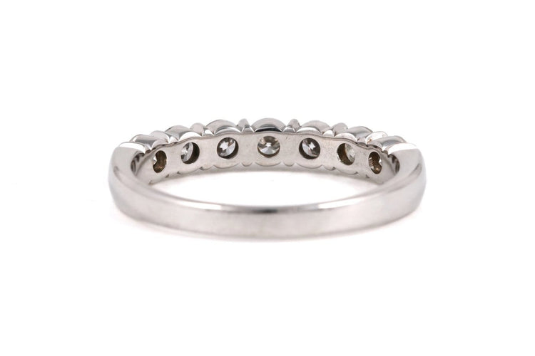 Bague 54 Bague contemporaine en or blanc 18 carats et diamants 0,70 ct 58 Facettes 23903