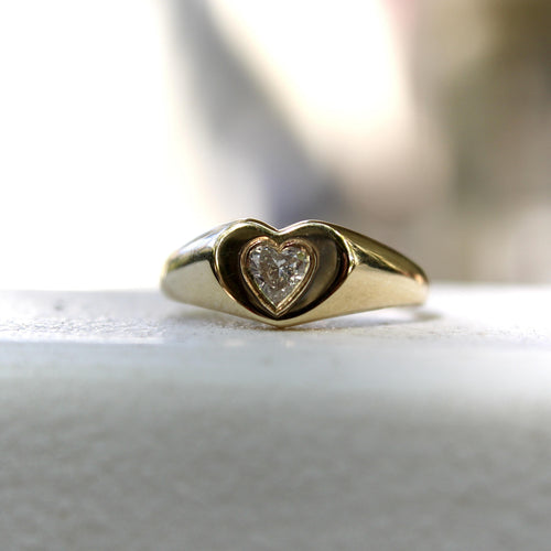 Bague 53 Signature - Chevalière cœur en or 14K et diamant cœur 58 Facettes 11187