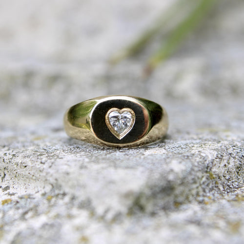 Bague 53 Signature - Chevalière ovale en or 14K et diamant cœur 58 Facettes 11188