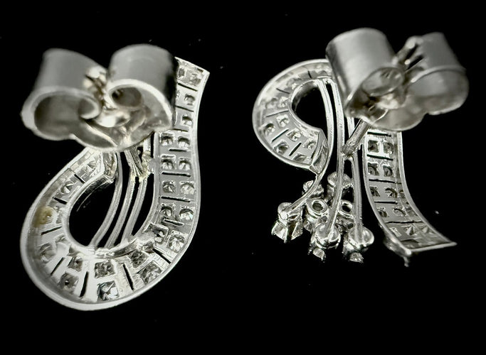 Boucles d’oreilles graphiques en or blanc 18 carats et diamants 2 ct 58 Facettes Boucles 6