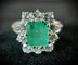 54 Bague marguerite en or blanc, émeraude et diamants 58 Facettes Bague 18