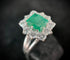 54 Bague marguerite en or blanc, émeraude et diamants 58 Facettes Bague 18