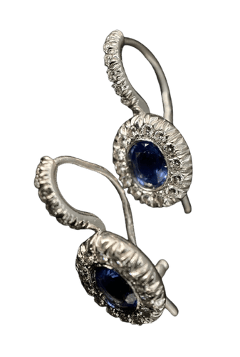 Boucles d’oreilles dormeuses italiennes en or blanc, saphirs et diamants 58 Facettes boucles 12
