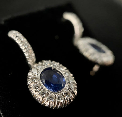 Boucles d’oreilles dormeuses italiennes en or blanc, saphirs et diamants 58 Facettes boucles 12