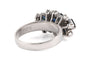 55 Années 70 - Bague en or blanc, saphirs et diamants 58 Facettes 23902
