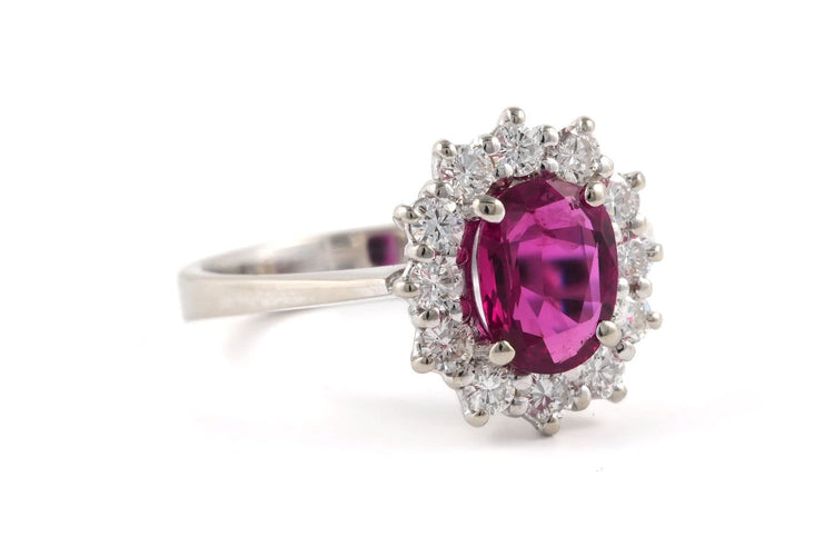 50 Bague contemporaine en or blanc, rubis et diamants 58 Facettes 23885
