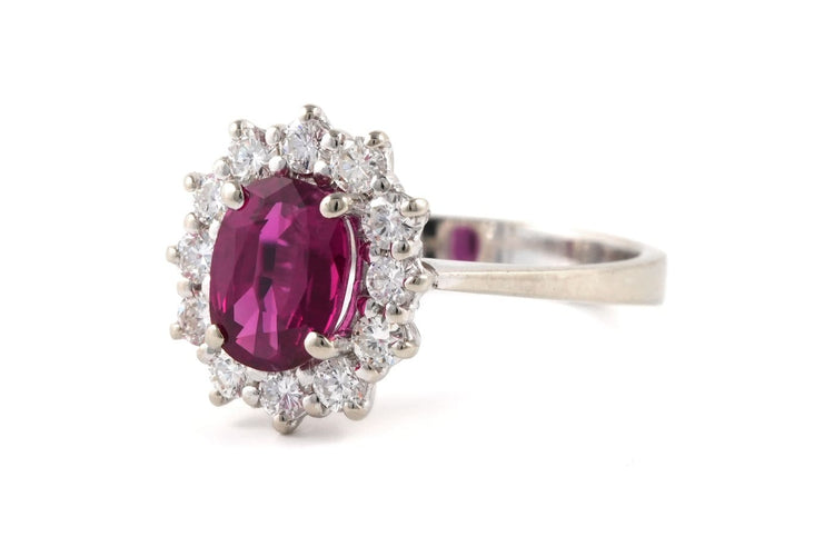 50 Bague contemporaine en or blanc, rubis et diamants 58 Facettes 23885