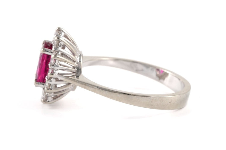50 Bague contemporaine en or blanc, rubis et diamants 58 Facettes 23885