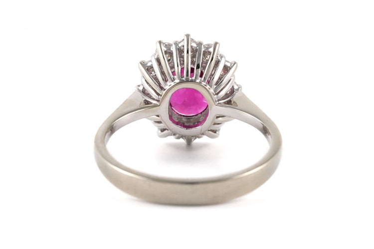 50 Bague contemporaine en or blanc, rubis et diamants 58 Facettes 23885