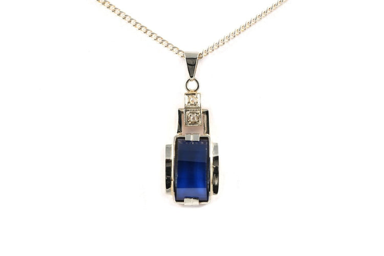 Art déco - Pendentif en or blanc, saphir de synthèse et diamants 58 Facettes B895
