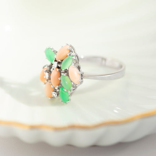 61 Bague fleur en or blanc 585, corail, chrysoprase et diamants 58 Facettes HJ062634