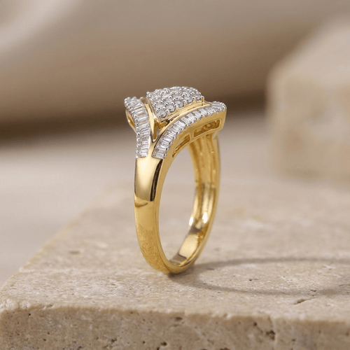 60 Bague géométrique en or jaune 585 et diamants 58 Facettes HJ062627