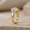 60 Bague géométrique en or jaune 585 et diamants 58 Facettes HJ062627