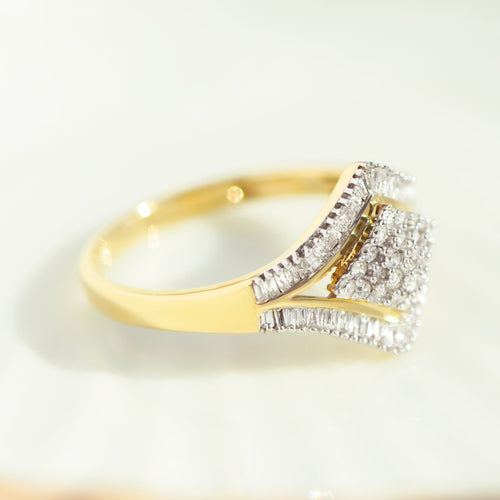 60 Bague géométrique en or jaune 585 et diamants 58 Facettes HJ062627
