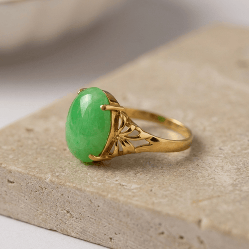 57 Bague en or jaune 750 et chrysoprase 58 Facettes HJ062633