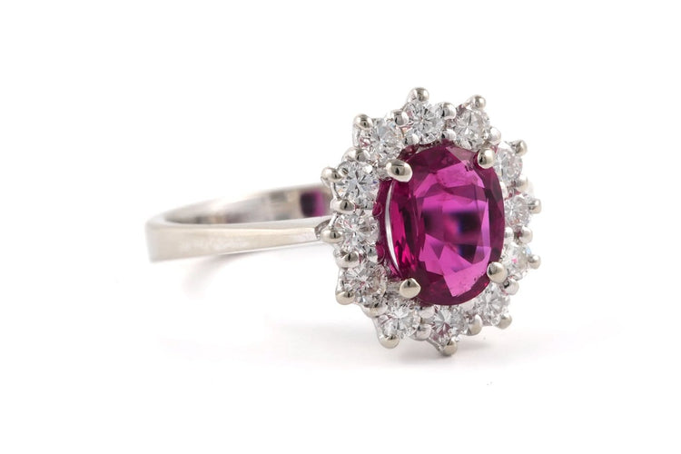50 Bague contemporaine en or blanc, rubis et diamants 58 Facettes 23885