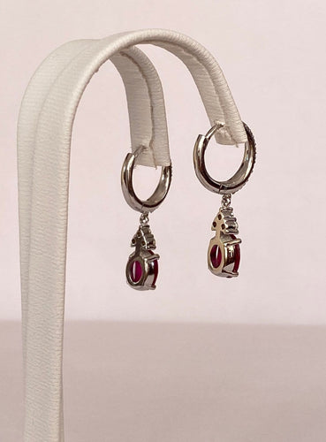 ALGT - Boucles d'oreilles en or blanc avec rubis et diamants 58 Facettes earrings