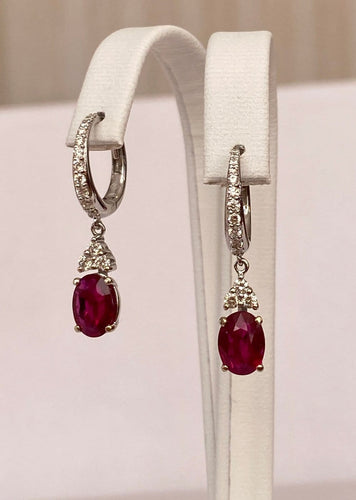 ALGT - Boucles d'oreilles en or blanc avec rubis et diamants 58 Facettes earrings