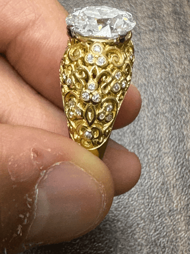54 Cartier - Bague en diamants 58 Facettes F37
