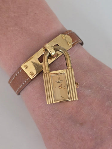 Hermès Kelly - Montre cadenas plaquée or jaune 58 Facettes Hermès Kelly