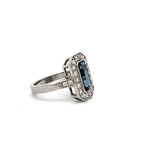 Bague 55 Bague rectangulaire en or blanc, topaze bleue et diamants 58 Facettes 50497