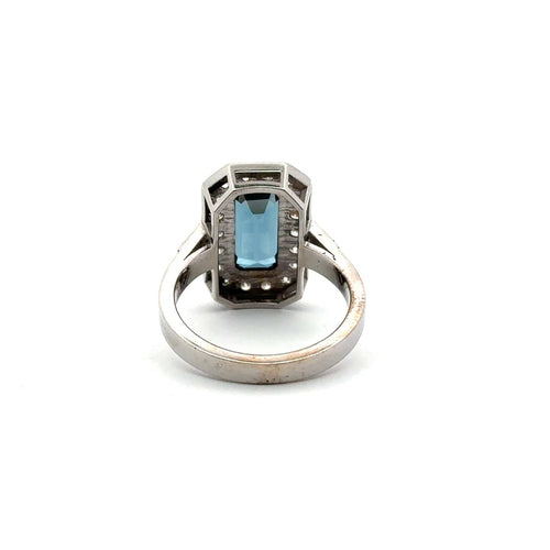 Bague 55 Bague rectangulaire en or blanc, topaze bleue et diamants 58 Facettes 50497