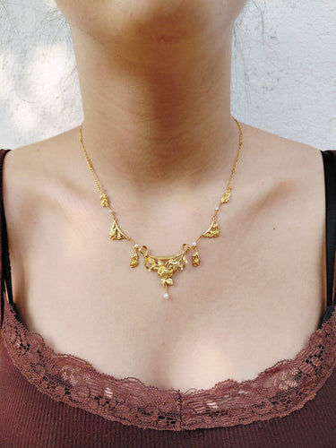 Collier drapé en or champagne et perles 58 Facettes 1809856