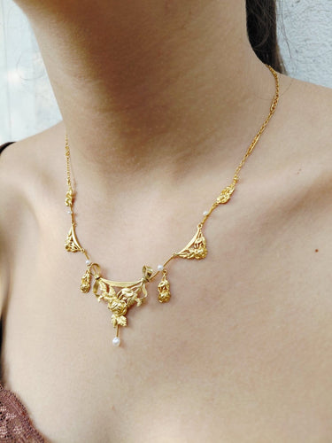 Collier drapé en or champagne et perles 58 Facettes 1809856