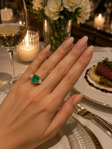 Bague 56 Bague en or jaune avec émeraude colombienne et diamants 58 Facettes 50499