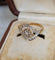 52 Belle Époque - Bague tourbillon en or jaune, platine et diamants 58 Facettes 753