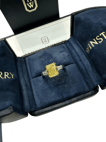 49 Harry Winston - Bague en diamant jaune 2,96 ct 58 Facettes jnci145