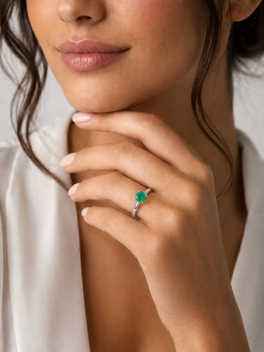 Bague 52 Bague solitaire en or blanc 18 ct et émeraude colombienne 58 Facettes 50501