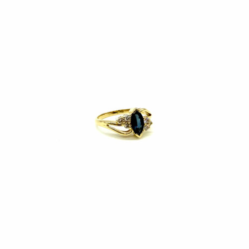 51 Bague en or jaune, saphir et diamants 58 Facettes Z15B51838