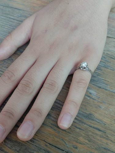 49 Bague solitaire en or blanc et diamant 58 Facettes 1810607