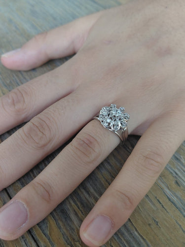 52.5 Bague en or blanc et diamants taille ancienne 58 Facettes 1811165