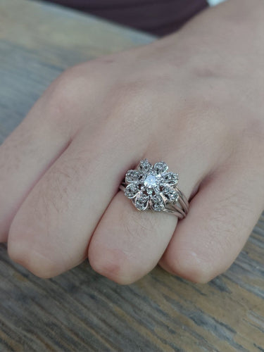 52.5 Bague en or blanc et diamants taille ancienne 58 Facettes 1811165